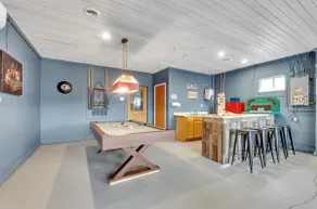 Play & Stay: Modern Apartment with Game Room - Image 5
