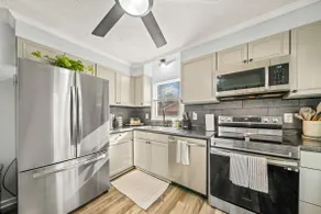 Centrally Located Spacious Home w/ Fire Pit, Games - Image 2