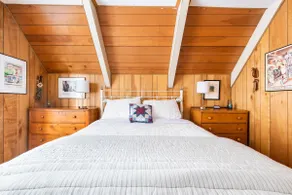 Charming Cabin Near Outdoor Adventures - Image 4