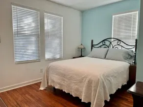 Cozy Lil' Farmhouse - Image 5