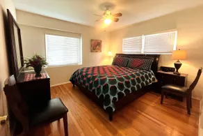 Beautiful 2BR1BA Home, Smart TVs, Bidet, Free Pkg - Image 4