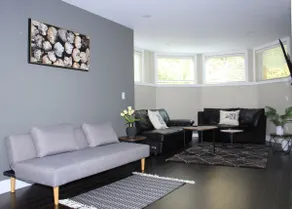 Big & Upscale Suite: Lux. Beds, Patio & Parking - Image 3