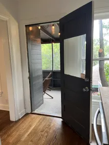 Renovated 2BR/1BA in Montrose. Central and quiet. - Image 4