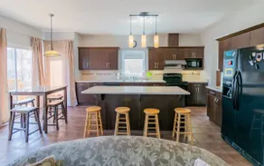 Spacious 4-bdr+Study/UWO/Masonville/YMCA/N. London - Image 3