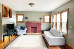 In-town updated 3 bedroom house - Image 3