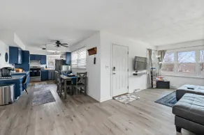 Beautiful Le Claire Townhome - Image 2