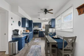 Beautiful Le Claire Townhome - Image 3