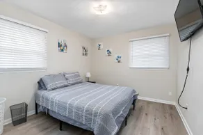 Beautiful Le Claire Townhome - Image 5