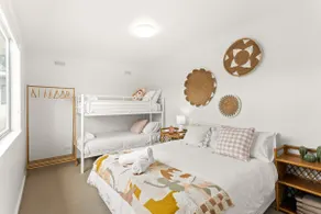 Charming Beach Bungalow w/ Garden & Free Parking - Image 4