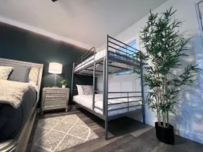 Stunning Private Room with Private Outdoor Entry - Image 5
