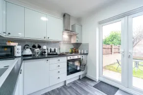 Nhyira Private Parking CHic Three Bedrooms Garage 2 Shower rooms Classy Home - Image 4