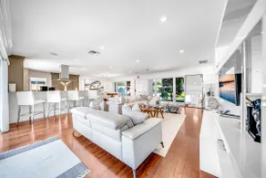 Heated Pool! WaterFront Home! Close To Beach! - Image 5