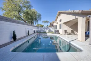 Pool, Games, Close to Freeway, Hiking & Golf nearby. . In the heart of Peoria - Image 2
