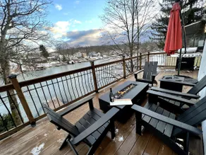 Cozy Cabin on the Lake w/ HotTub - Image 4