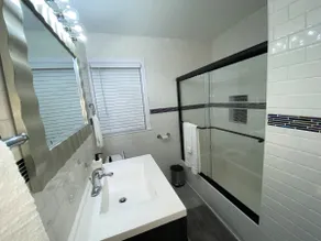 Superhost Spacious 3BR w/Parking | Family Friendly - Image 3