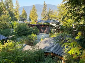 Cozy cabin & bunkhouse. Just steps to the beach - Image 3