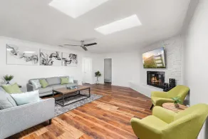 Spacious 6BR by AT&T Stadium Stockyard Heated Pool - Image 3