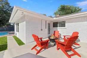 Spacious 6BR by AT&T Stadium Stockyard Heated Pool - Image 5