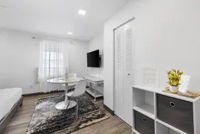 Cozy Studios off Sunset Drive in South Miami - Image 4
