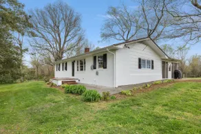 Cozy 4 Bedroom Cottage on Historic 120 acre Farm - Image 2