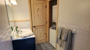 Cozy 4 Bedroom Cottage on Historic 120 acre Farm - Image 4