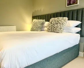 Central Bakewell Quiet Luxury - Image 4