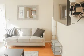 Cozy Condo In Prime Location next to the marina - Image 4