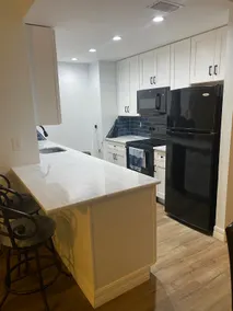 2BR 2BA Downtown Lake Townhouse - Image 2