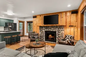 Lake House w/Cozy Charm - Image 3
