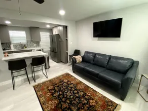 Central Peaceful 1st Floor Guesthouse w/ Parking - Image 2