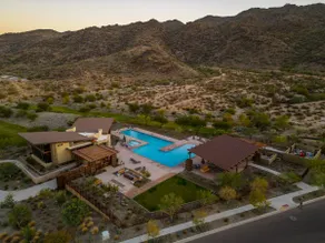 South Mountain Luxury Retreat - New & Modern - Image 4
