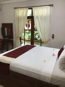 Hotel Room 11 Candi Dasa - Image 4