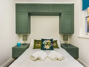 Luxury home with aircon & garden near Notting Hill - Image 4