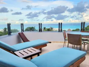 Oceanfront condo with a private pool - Image 4