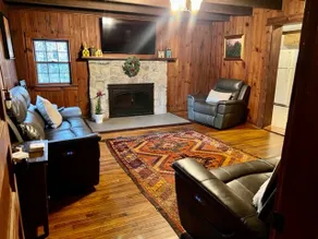 Log cabin in downtown Cookeville - Image 3