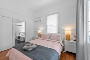 Contemporary Character! 3Bed/1.5Bath/1Car~New Farm - Image 4