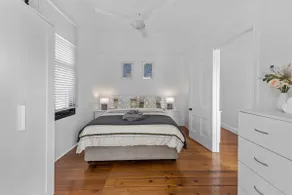 Contemporary Character! 3Bed/1.5Bath/1Car~New Farm - Image 2