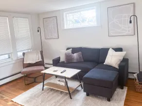 South Wedge apartment with parking - Image 5