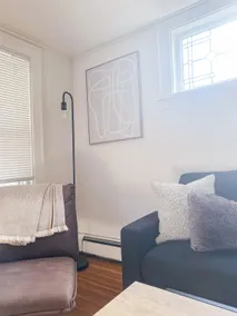 South Wedge apartment with parking - Image 3
