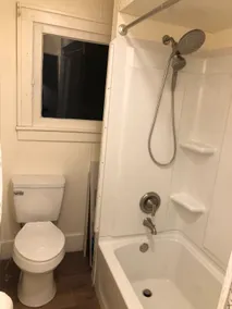 2 bed w/ garage by hospital in quiet area - Image 5