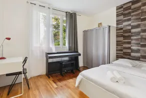 Chic and spacious apartement with piano and terrace - Image 5