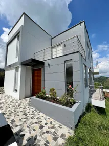 Family Chalet · Salt Pool · Jacuzzi · Starlink - Image 4