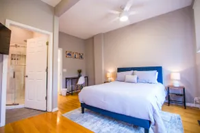 3BD | 2 Ensuites | Sleeps 8| Near Sox & McCormick - Image 2