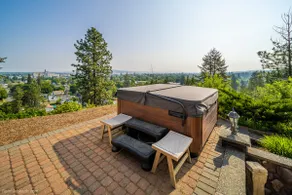 Large luxe view home w/theater, game room, spa - Image 2