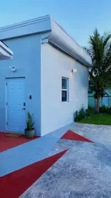 Cozy house near Design District - Image 2