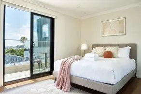 Retreat on Darling - Harbour Views 3 Bed - Image 3