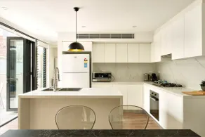 Retreat on Darling - Harbour Views 3 Bed - Image 4