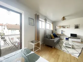 Le Balcon Rouge - Image 3