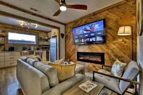 Luxury 1 BR/BA modern rustic suite in Downtown BR - Image 2
