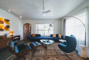 Authentic Mid-Century Modern Retreat｜near Mall - Image 3